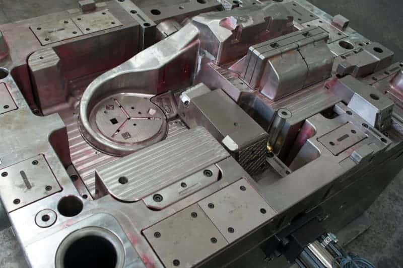 Heavy-duty plastic injection mold