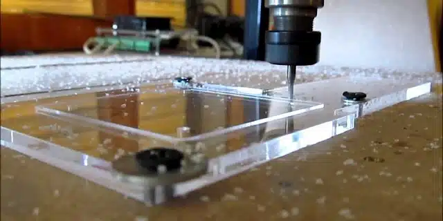ماكينة التفريز باستخدام الحاسب الآلي CNC لوح أكريليك شفاف