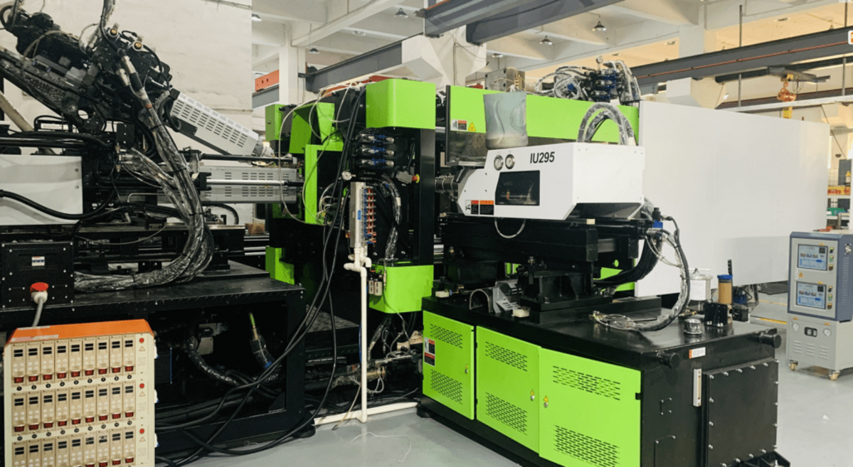 3K injection molding machine with rotary platen
