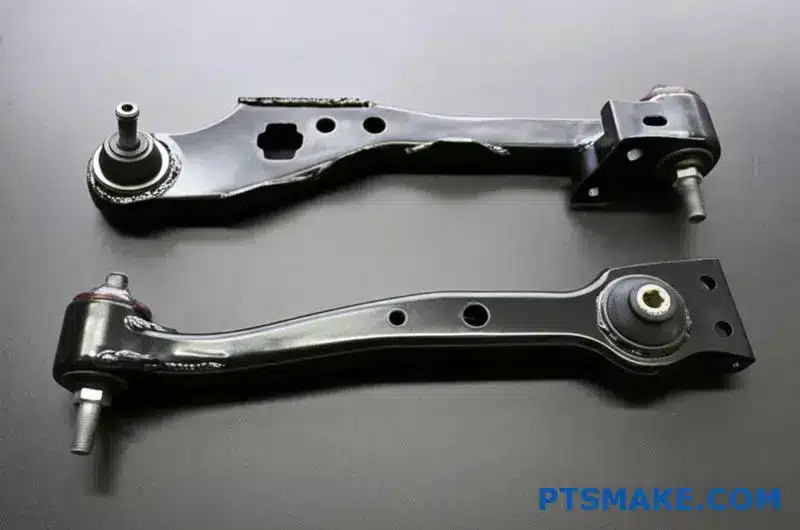 Brazos de suspensión posventa en la mesa del taller